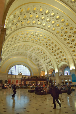 HD_SL-25 - Main Hall of Union Station, Washington, DC, during afternoon rush hour on first day of Summer (June 21, 2007)