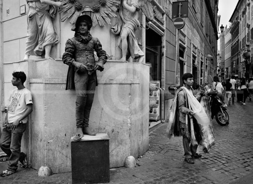 HD_P-34 - Mime and street vendors near Trevi Fountain in Rome